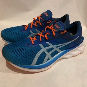 ASICS NOVABLAST